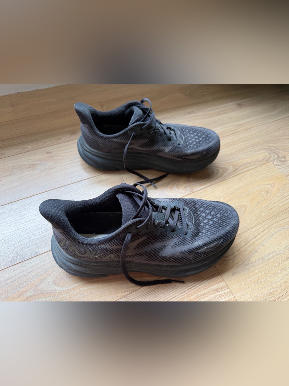 HOKA Clifton 9 - size 9.5D (wide)